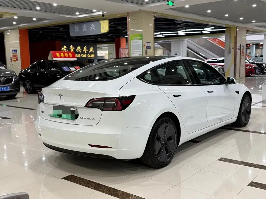 Tesla Model 3 — фото 6