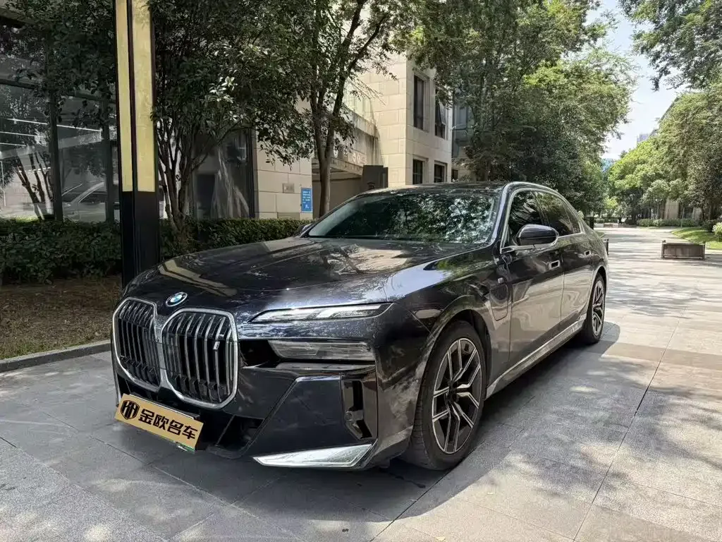 BMW i7 — фото 1