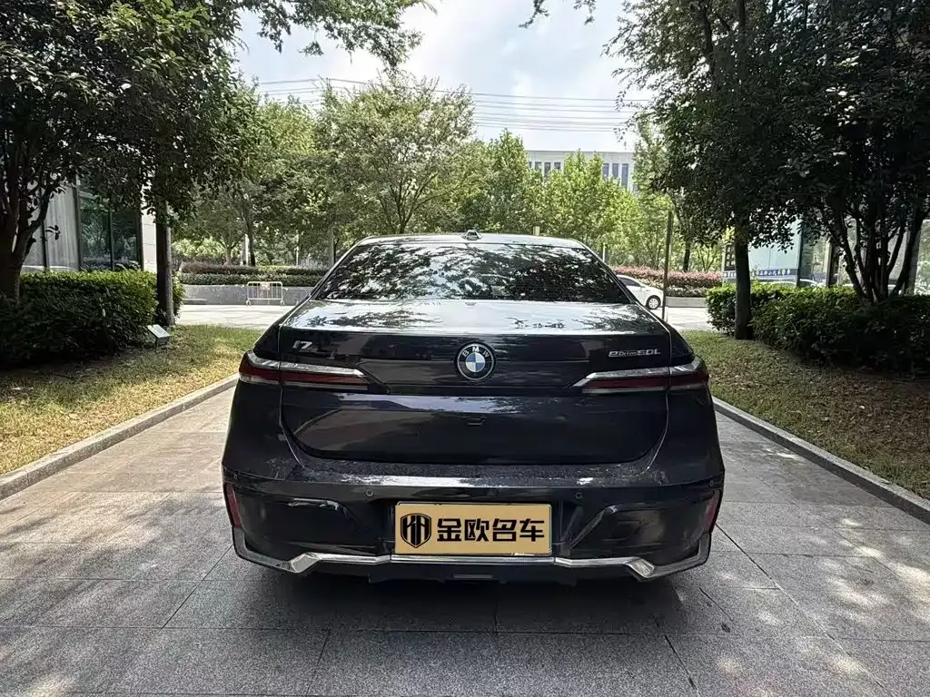 BMW i7 — фото 8