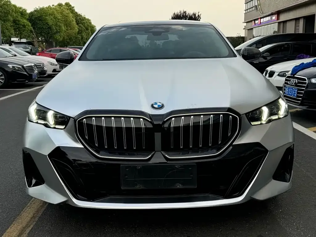 BMW 5 Series — фото 2