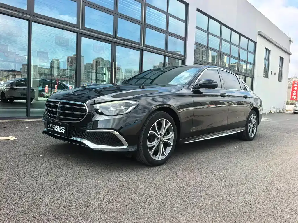 Mercedes-Benz E-Class — фото 1