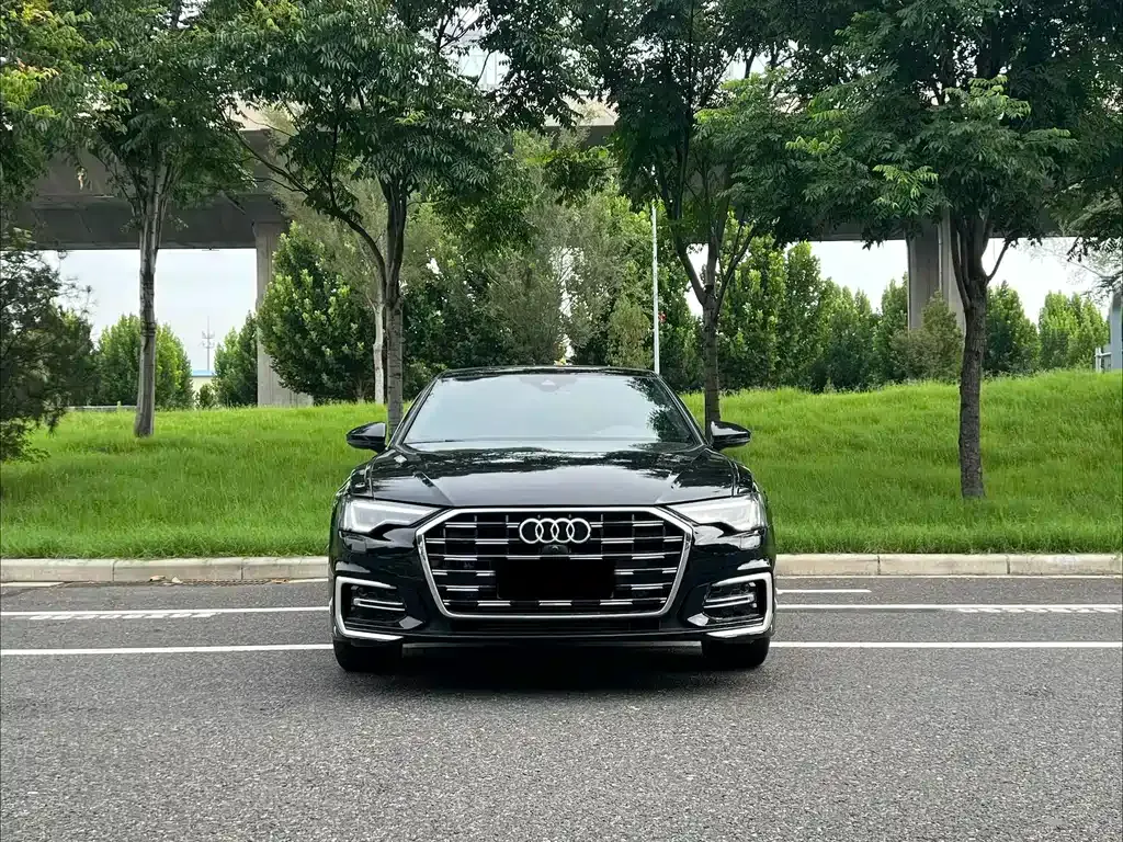 Audi A6L — фото 1
