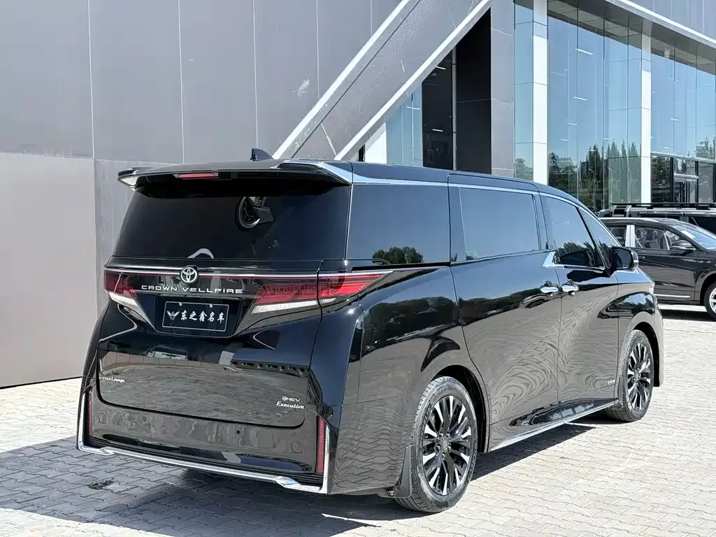 Toyota Vellfire — фото 10