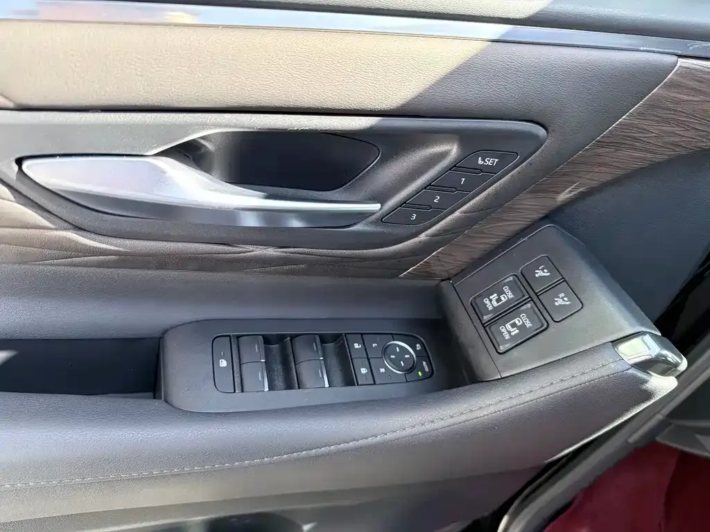 Toyota Vellfire — фото 3