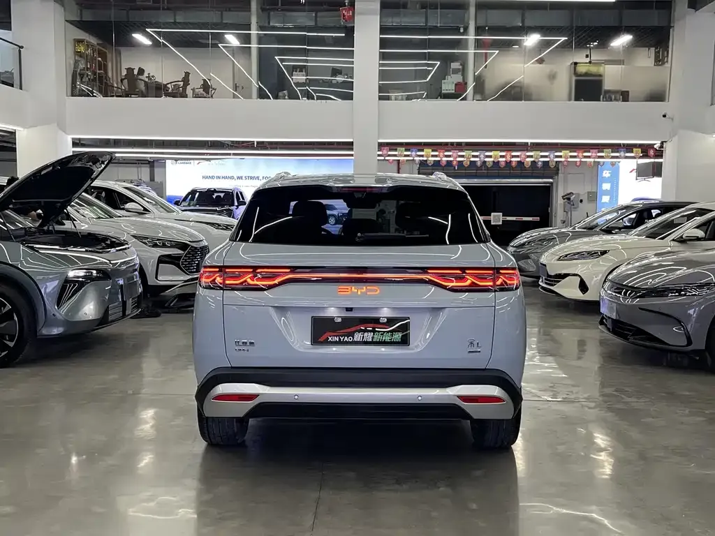 BYD L DM-i — фото 4