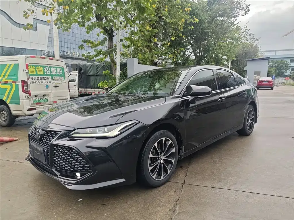Toyota Avalon — фото 1