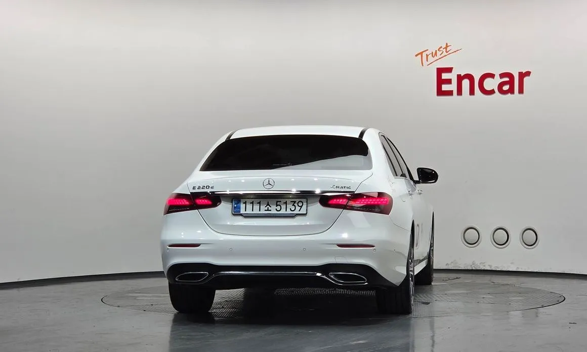 Mercedes-Benz E-Class — фото 4