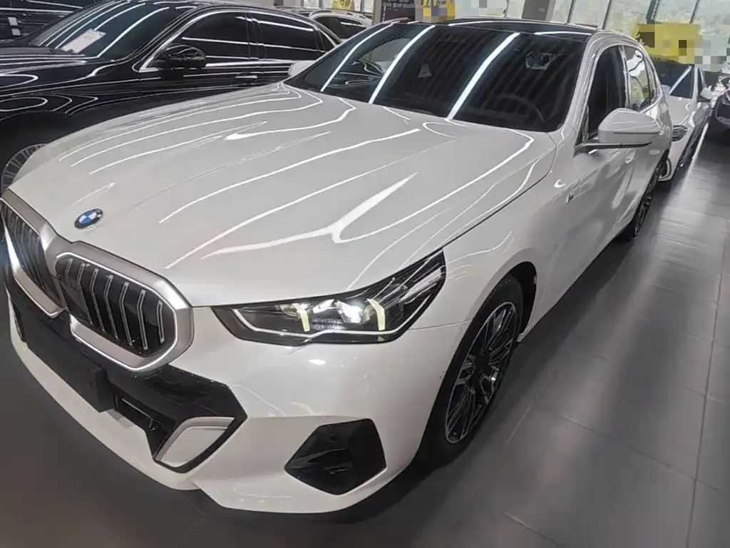 BMW 5 Series — фото 1