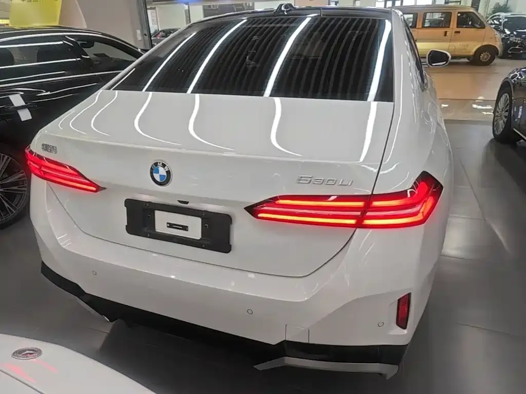 BMW 5 Series — фото 2