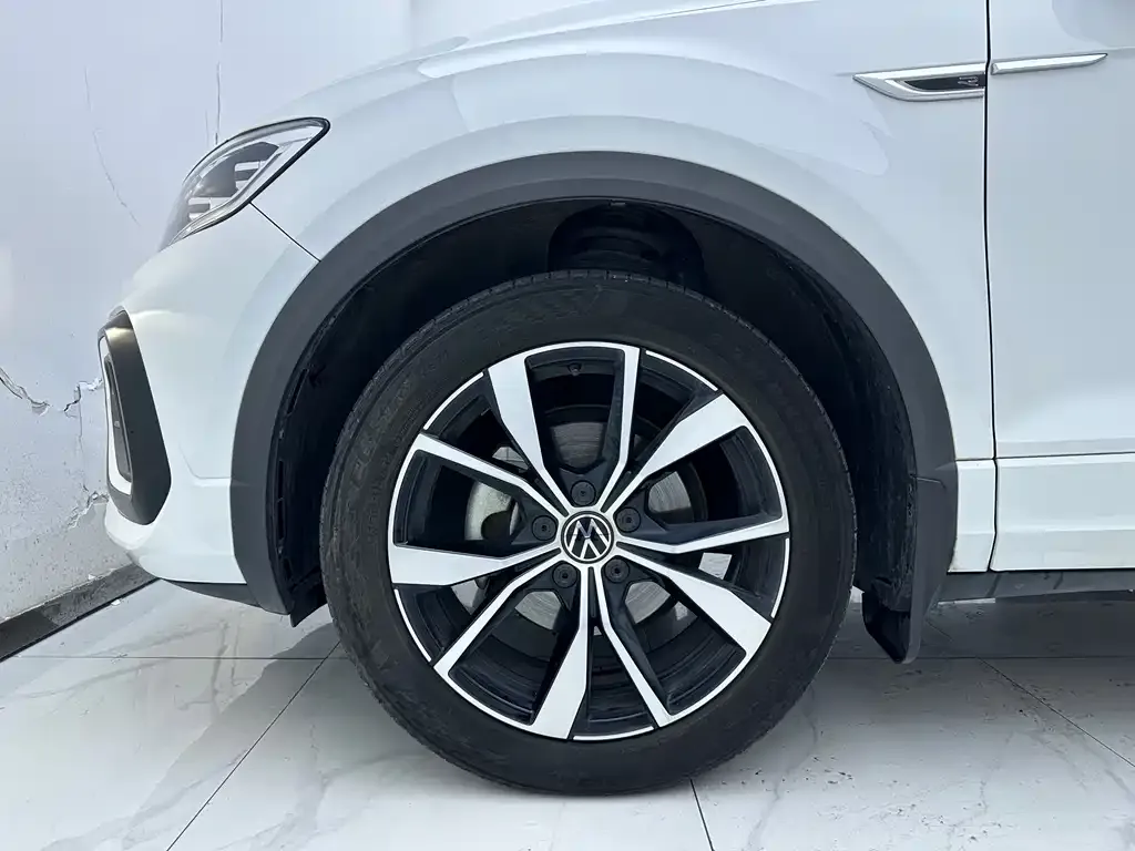 Volkswagen T-Roc — фото 6