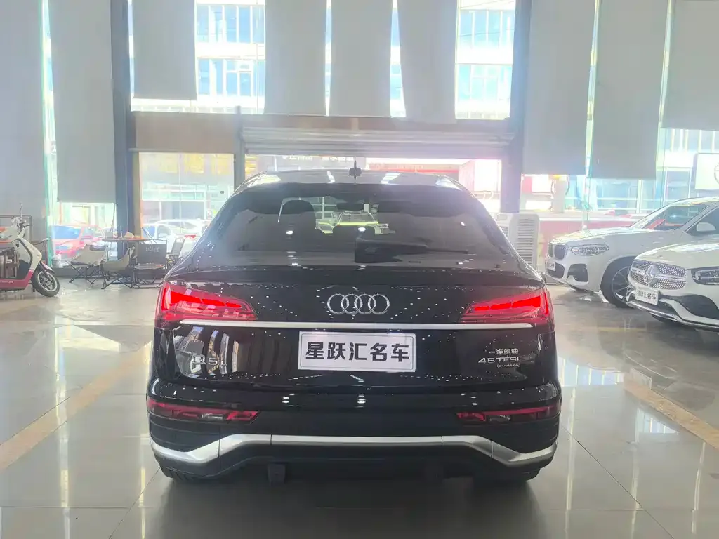 Audi Q5L Sportback — фото 3