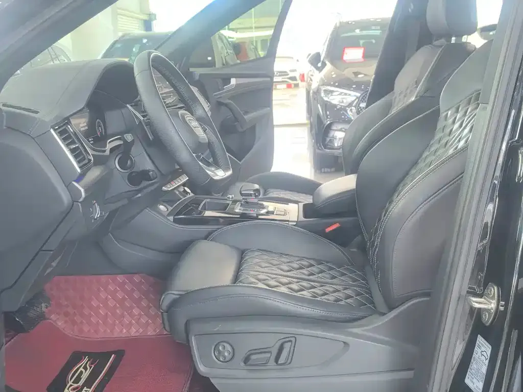 Audi Q5L Sportback — фото 9