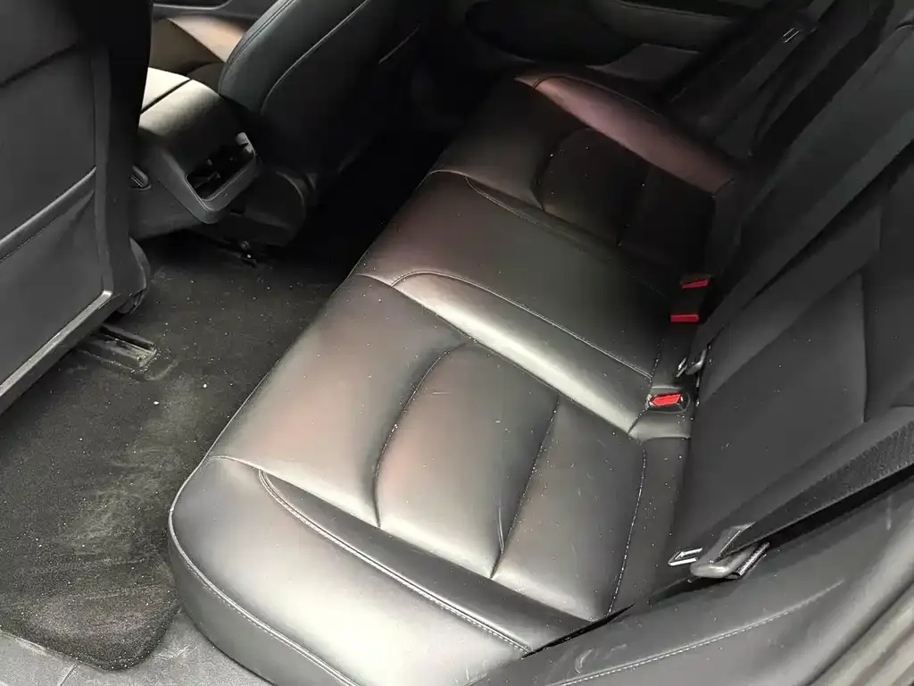 Tesla Model 3 — фото 2