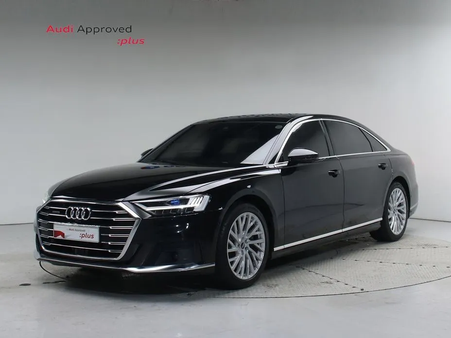 Audi A8 — фото 1