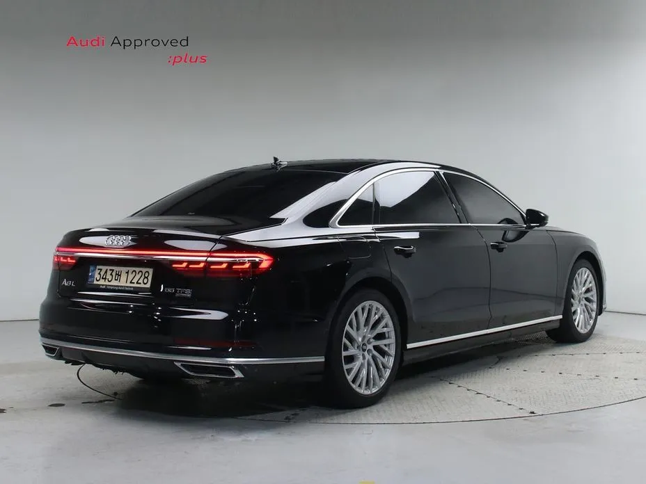 Audi A8 — фото 6