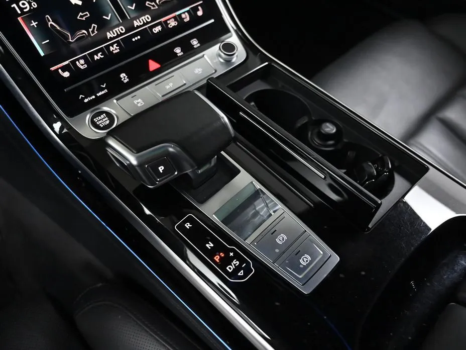 Audi A8 — фото 8