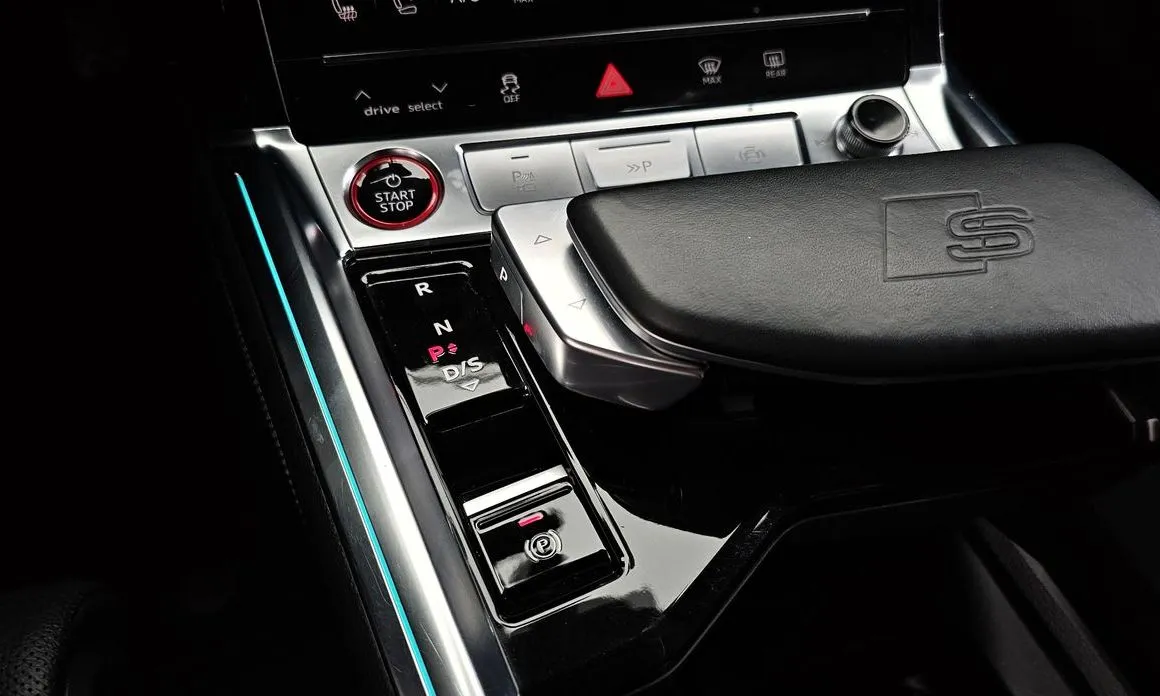Audi e-tron — фото 6