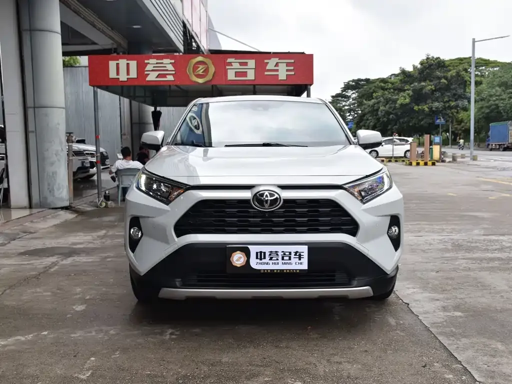 Toyota RAV4 — фото 4