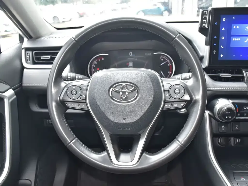 Toyota RAV4 — фото 3
