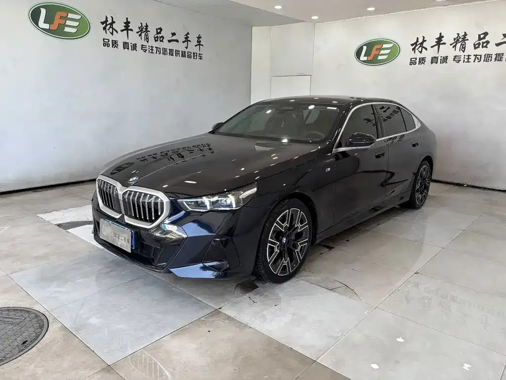 BMW 5 Series — фото 1