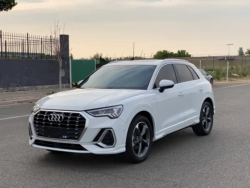 Audi Q3 — фото 1