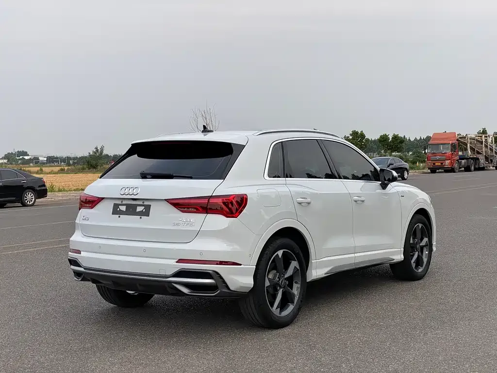 Audi Q3 — фото 5