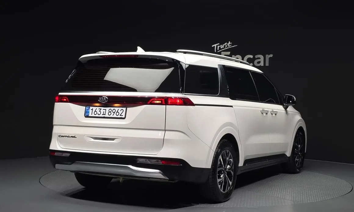 Kia Carnival — фото 5
