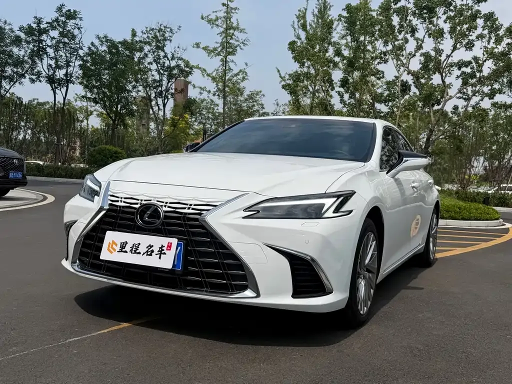 Lexus ES — фото 1