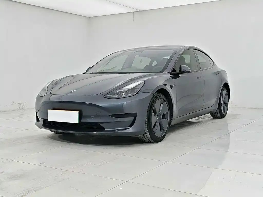Tesla Model 3 — фото 1