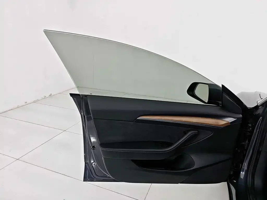Tesla Model 3 — фото 6