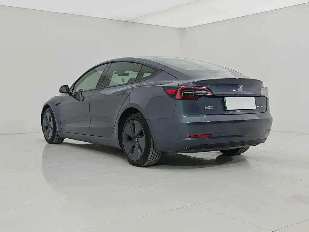 Tesla Model 3 — фото 2