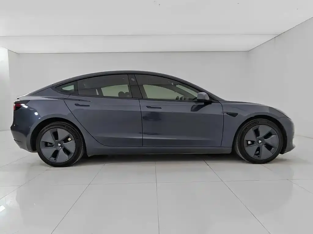 Tesla Model 3 — фото 4