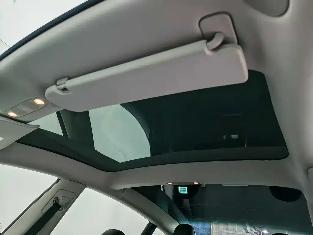 Tesla Model 3 — фото 10