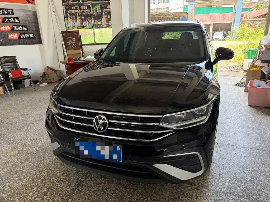 Volkswagen Tiguan L — фото 7