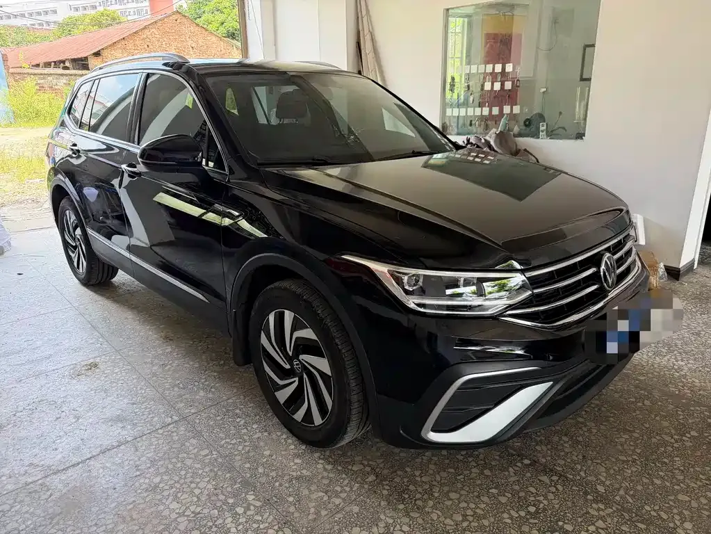 Volkswagen Tiguan L — фото 10