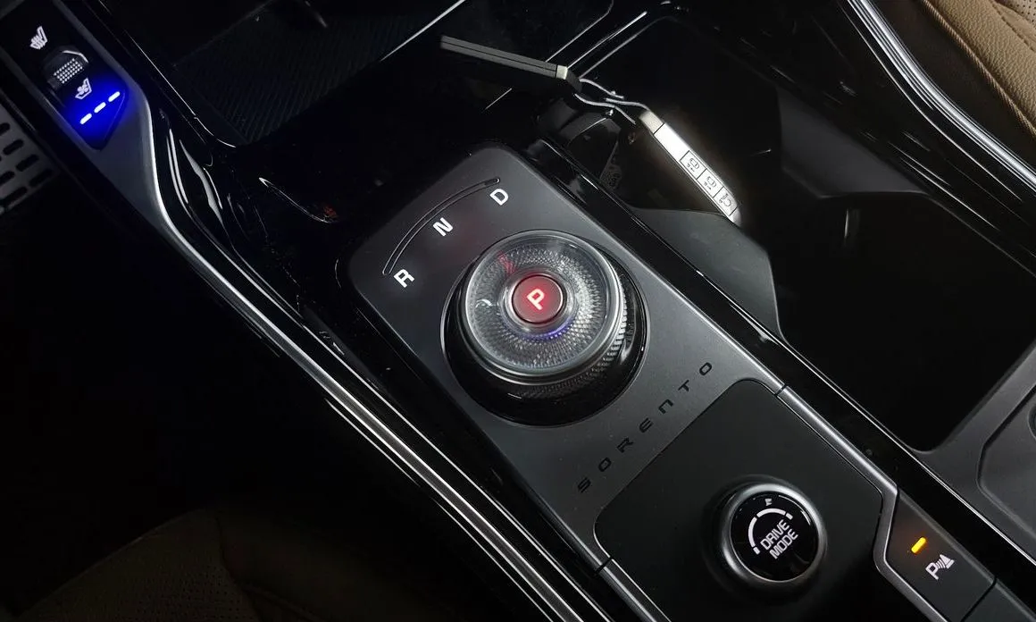 Kia Sorento — фото 6
