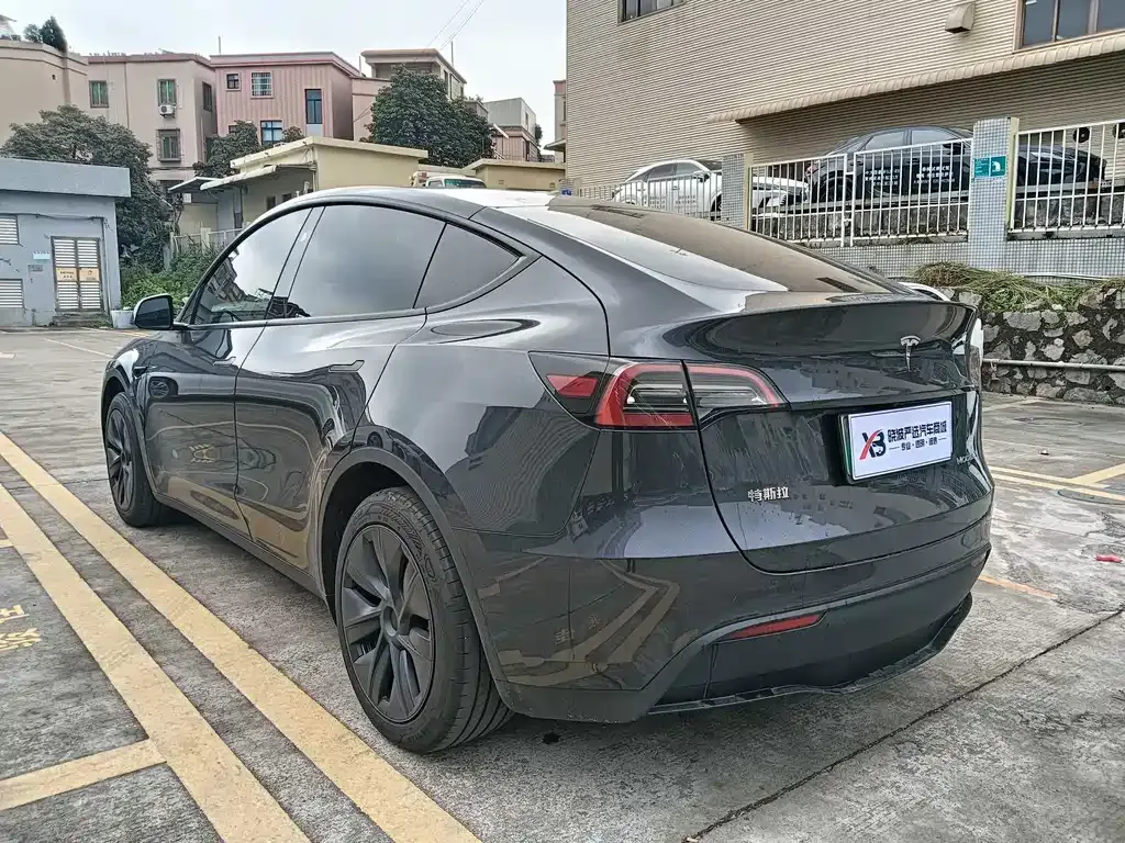Tesla Model Y — фото 7