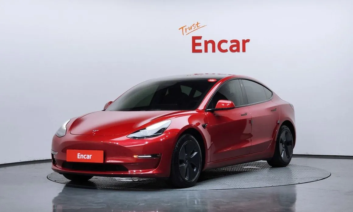Tesla Model 3 — фото 1