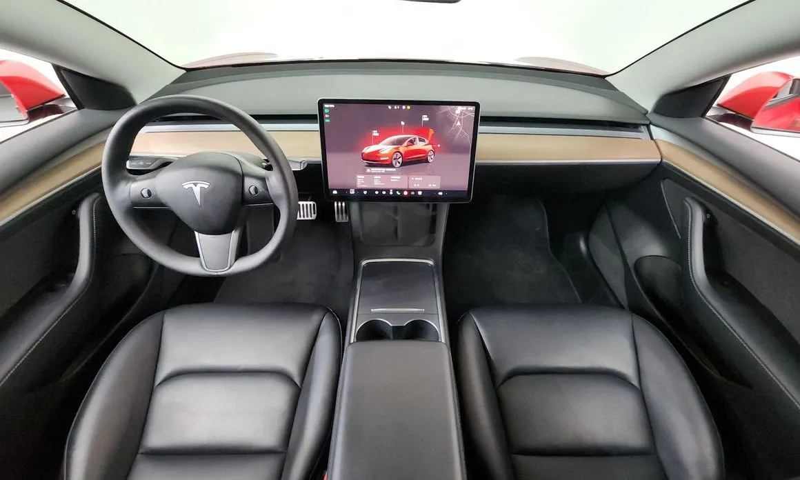 Tesla Model 3 — фото 9