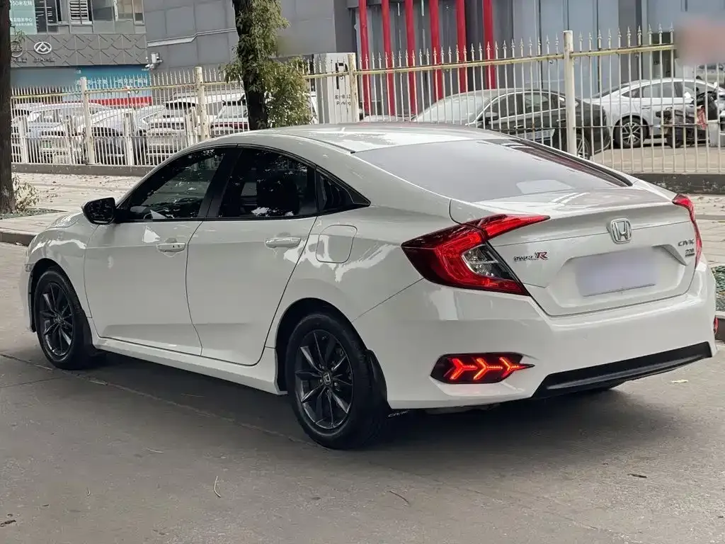 Honda Civic — фото 10