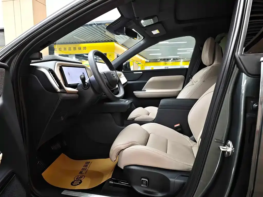 Volvo XC70 Plug-in Hybrid 2025 из CN, фото 2