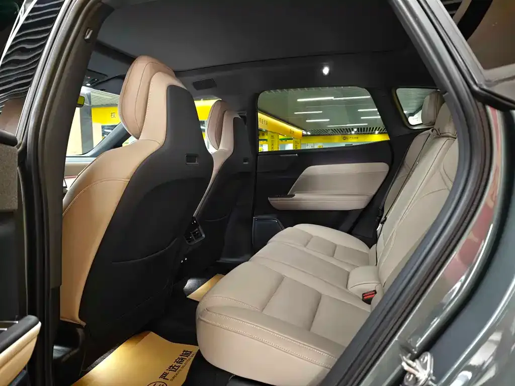 Volvo XC70 Plug-in Hybrid 2025 из CN, фото 5
