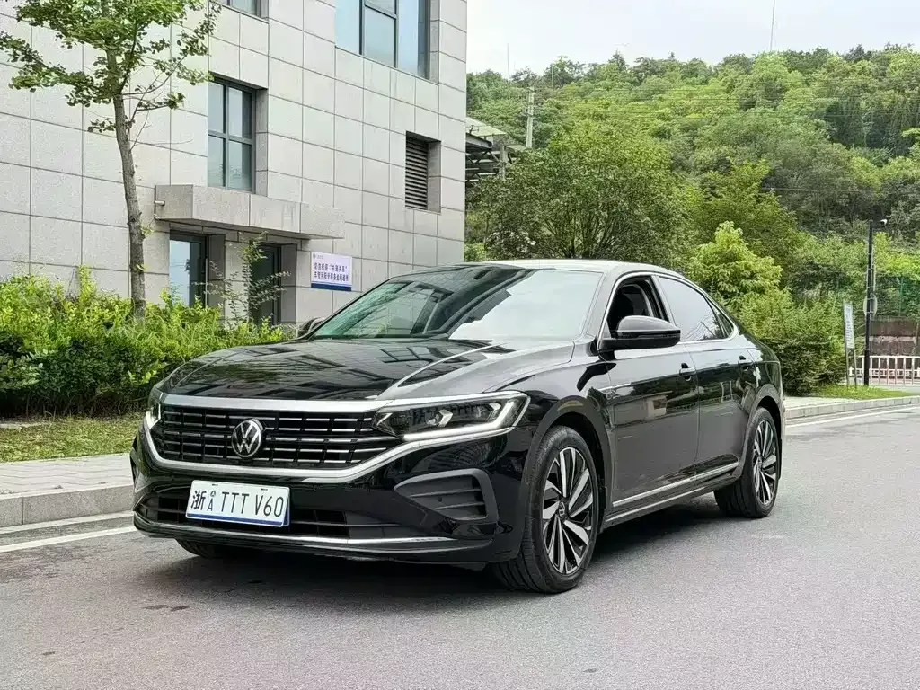 Volkswagen Passat — фото 1