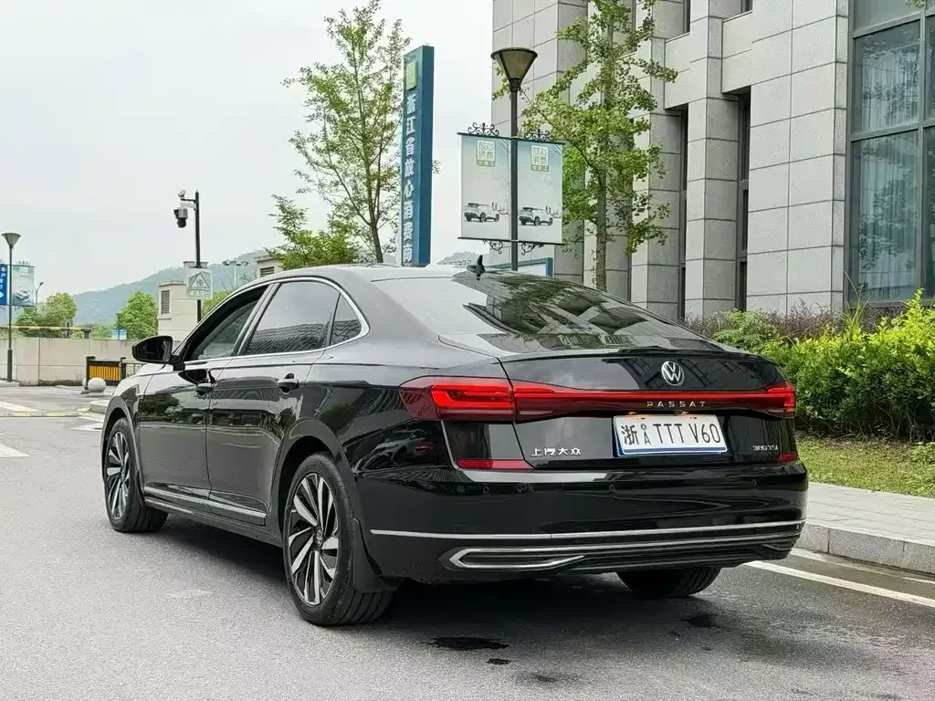 Volkswagen Passat — фото 10