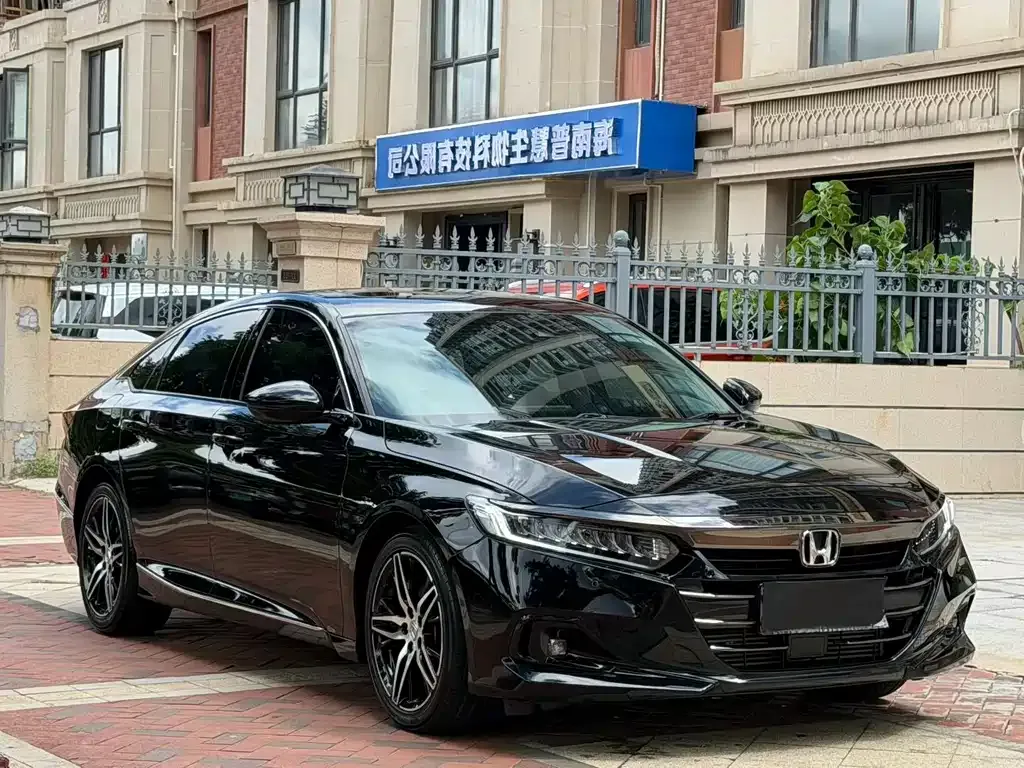 Honda Accord — фото 9