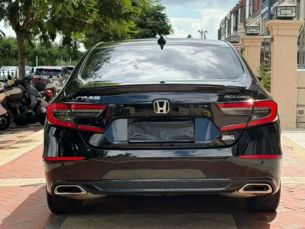 Honda Accord — фото 8