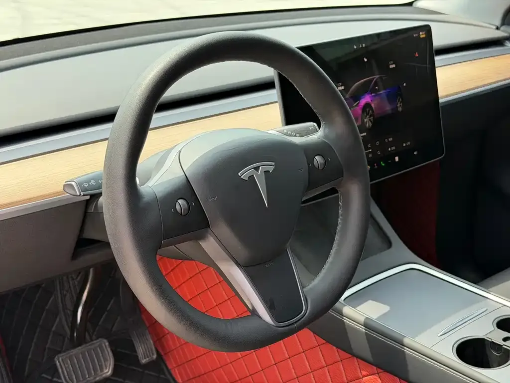 Tesla Model Y — фото 6