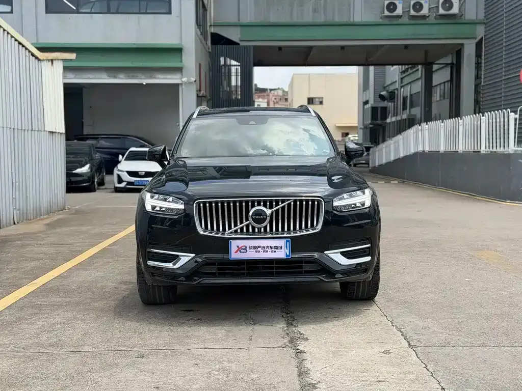 Volvo XC90 — фото 10
