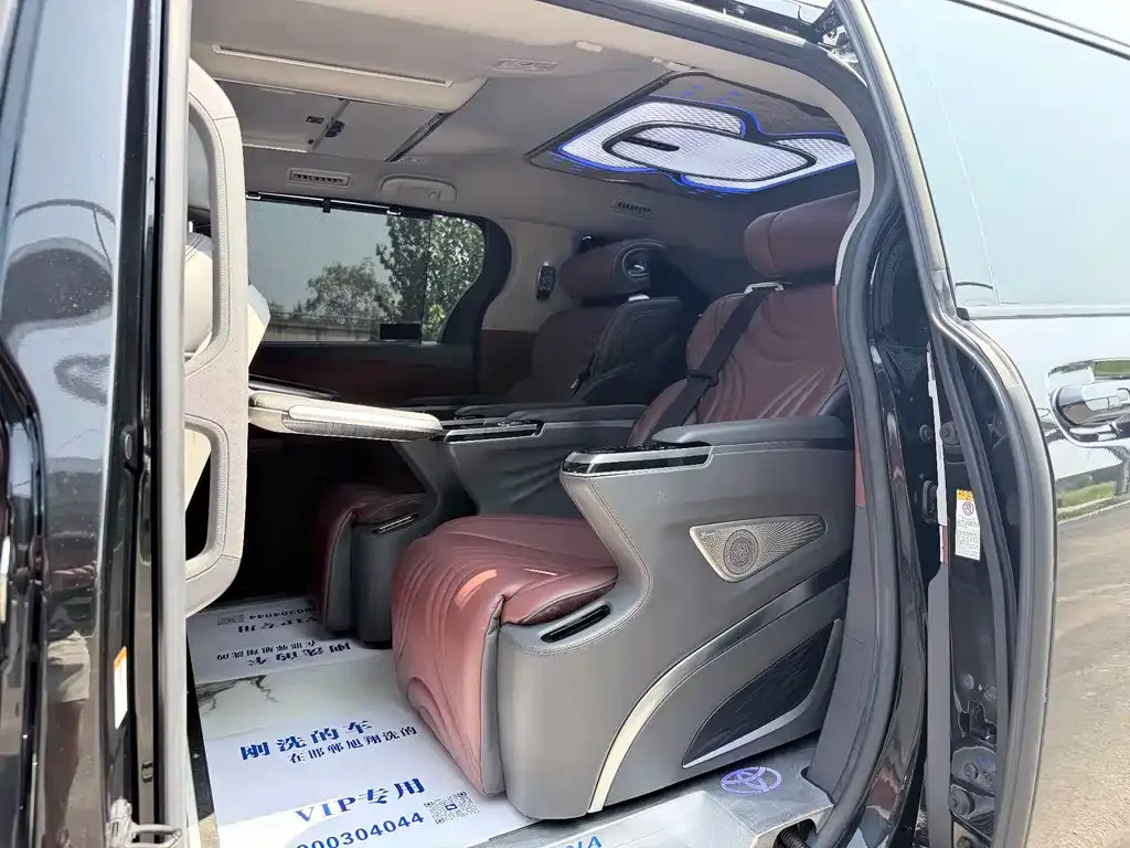 Toyota Sienna — фото 4