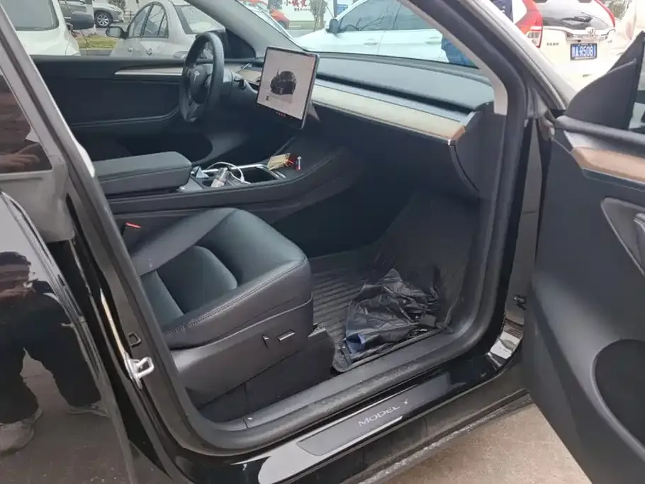 Tesla Model Y — фото 3